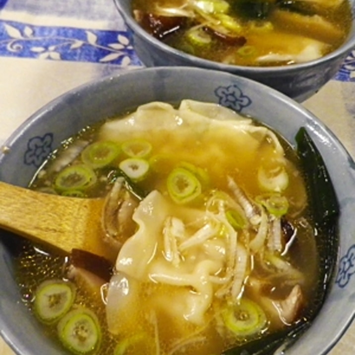 餃子ワカメ椎茸スープ